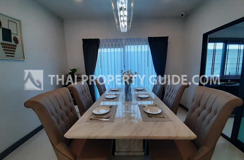 House with Shared Pool in Bangnatrad 